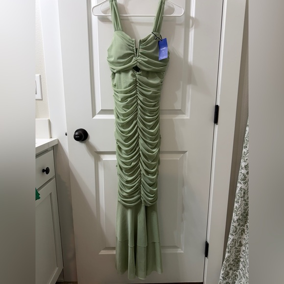 NWT Ruched Dress - Picture 3 of 4